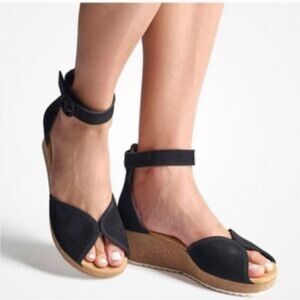 GREEN
Venice Wedge Sandal - Black Suede
$398 UK 6 US 8.5 NEW